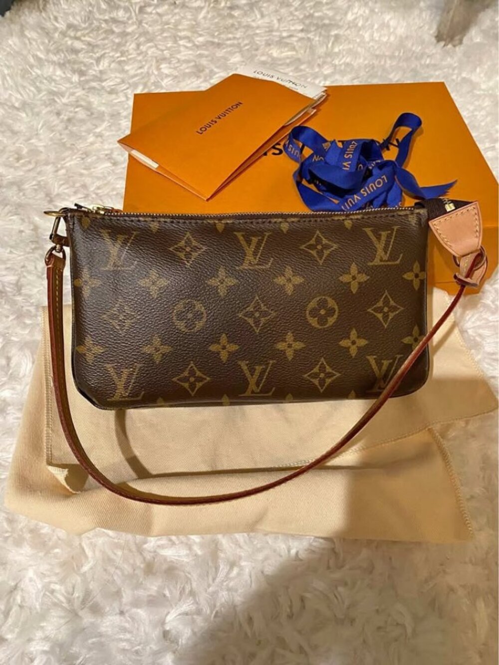 Louis Vuitton LV Monogram Pochette Accessoires Shoulder Bag Full Set New Luxury